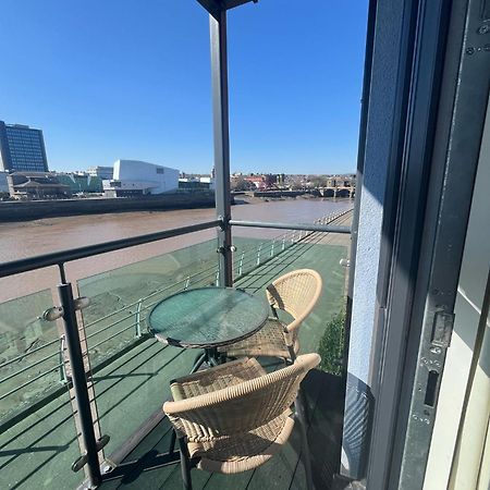 Luxury Riverside 2 Bedroomed Apartment With Balcony Newport  Eksteriør bilde
