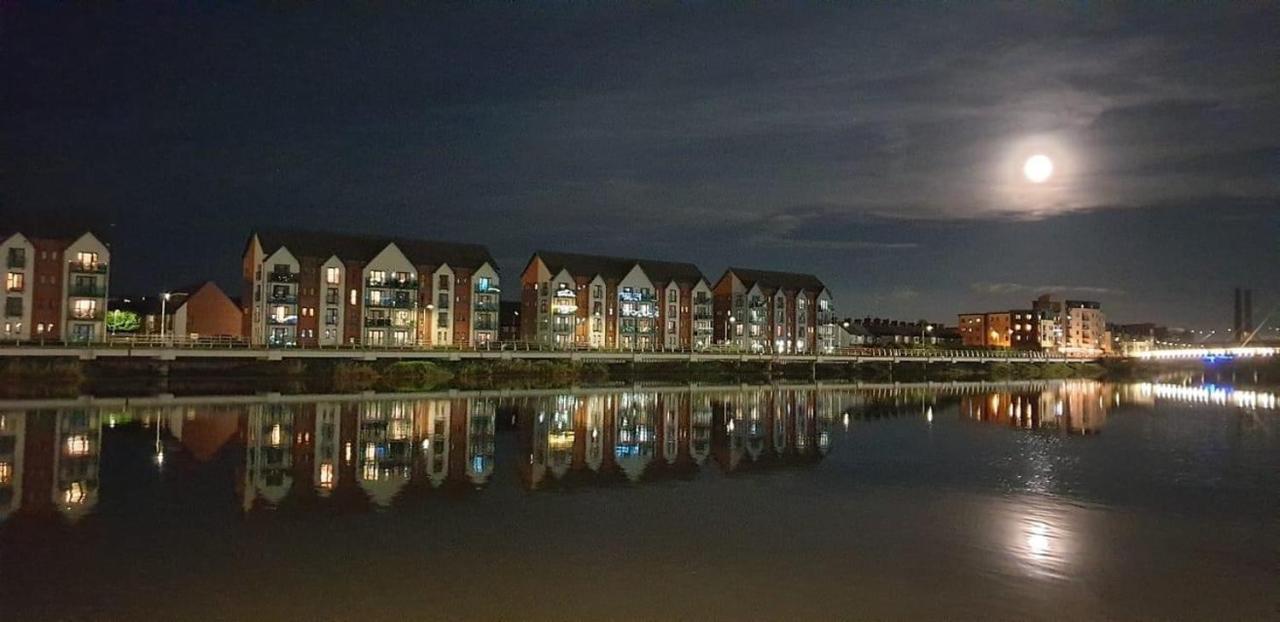 Luxury Riverside 2 Bedroomed Apartment With Balcony Newport  Eksteriør bilde