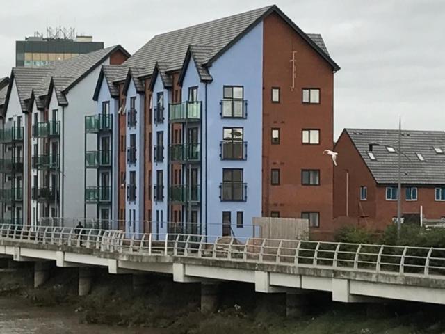 Luxury Riverside 2 Bedroomed Apartment With Balcony Newport  Eksteriør bilde