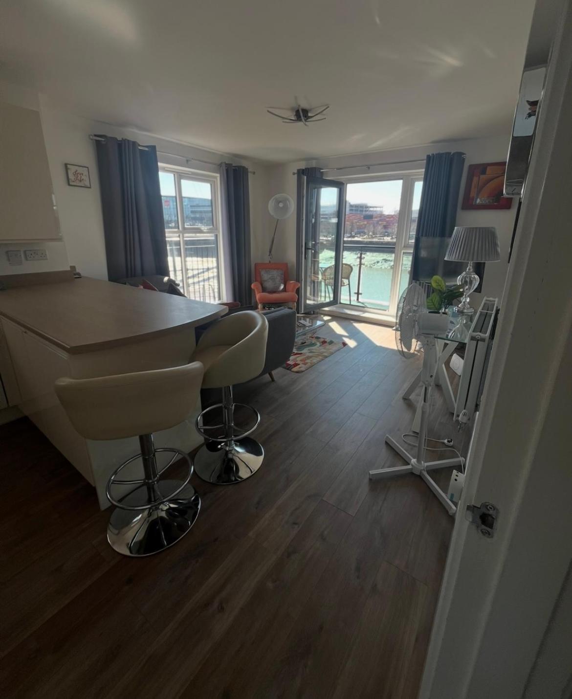 Luxury Riverside 2 Bedroomed Apartment With Balcony Newport  Eksteriør bilde