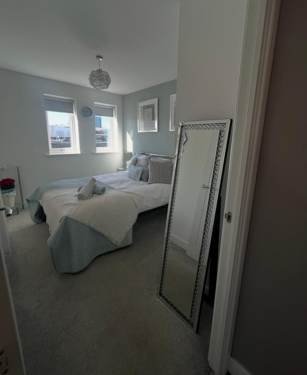 Luxury Riverside 2 Bedroomed Apartment With Balcony Newport  Eksteriør bilde