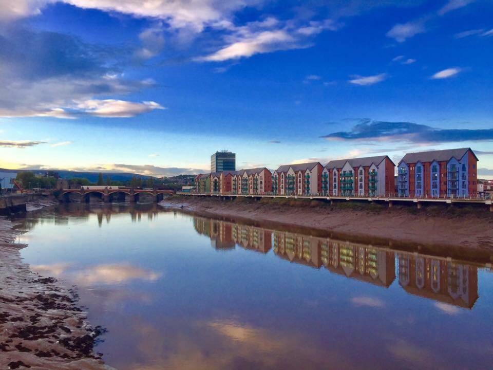 Luxury Riverside 2 Bedroomed Apartment With Balcony Newport  Eksteriør bilde